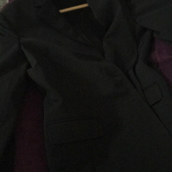 A jacket - Picture 4 of 4